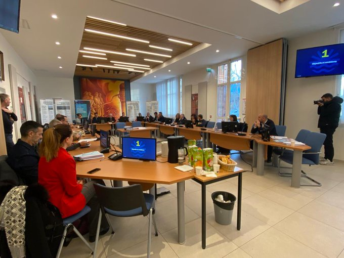 🌿 La Ville de @Port-de-Bouc surfe sur la vague de la thalassothermie ! Aujourd’hui, Laurent Belsola, Maire de Port-de-Bouc et Albert Perez, Directeur du Territoire Sud d’ENGIE France ont signé le projet de réseau de chaleur et de froid.🌍🚀 

👉 engiefrance.org