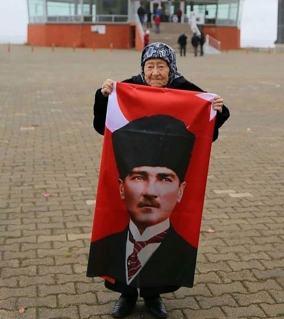 Savaşın Üstadı, Asaletin efendisi,
Milletin unutamadığı ATA'SI ❤️
#suriyeliler #suriye 'ye #uelkemdesığınmacıistemiyorum