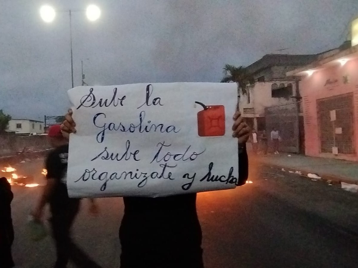javisikop's tweet photo. Cierre de vías en #guayaquil por alsa de combustibles. Av. Perimetral. @Cupsfire_gye @ecuavisa @RadioRumbaEc @RadioMorena640 @RTSEcuador @RadioRumbaEc https://t.co/8CJTaNu6bC