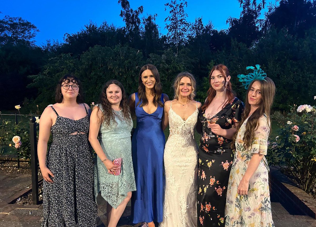 Our very own Royal (Holloway) wedding! Congratulations to the most beautiful bride <a href="/Gemma_Rides/">Gemma Rides</a> 🥂♥️