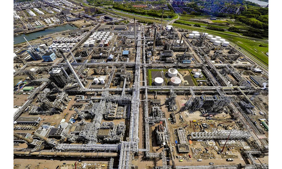 HydrocarbonProc's tweet image. Shell Nederland Raffinaderij B.V. will temporarily pause on-site construction at its 820,000-tpy #biofuels facility at the Shell Energy and Chemicals Park Rotterdam to address #projectdelivery and ensure future competitiveness.
ow.ly/xv5q50StEhR
