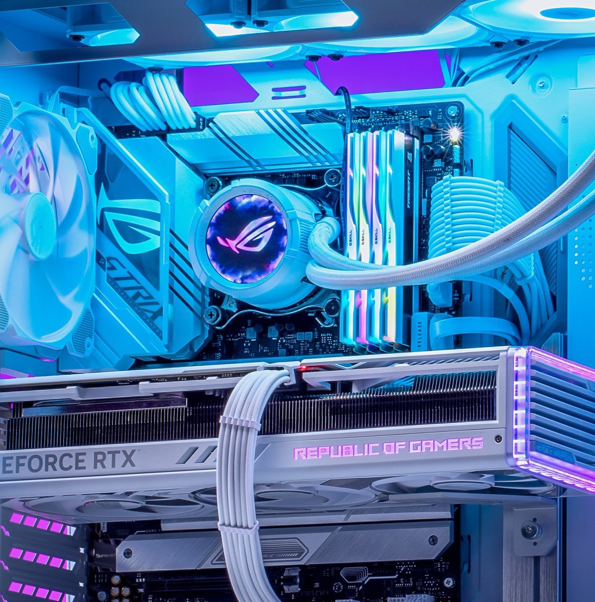 ASUS_ROG's tweet image. New setup, who dis? 😎 

The #ROG STRIX LC III 360 ARGB LCD White Edition is perfect for any white-themed builds. With a sleek 2.1” IPS LCD display that rotates 360°, show off your gaming stats and custom vibes anytime! 

Learn more:
👉🏻rog.gg/StrixIIILC360-W