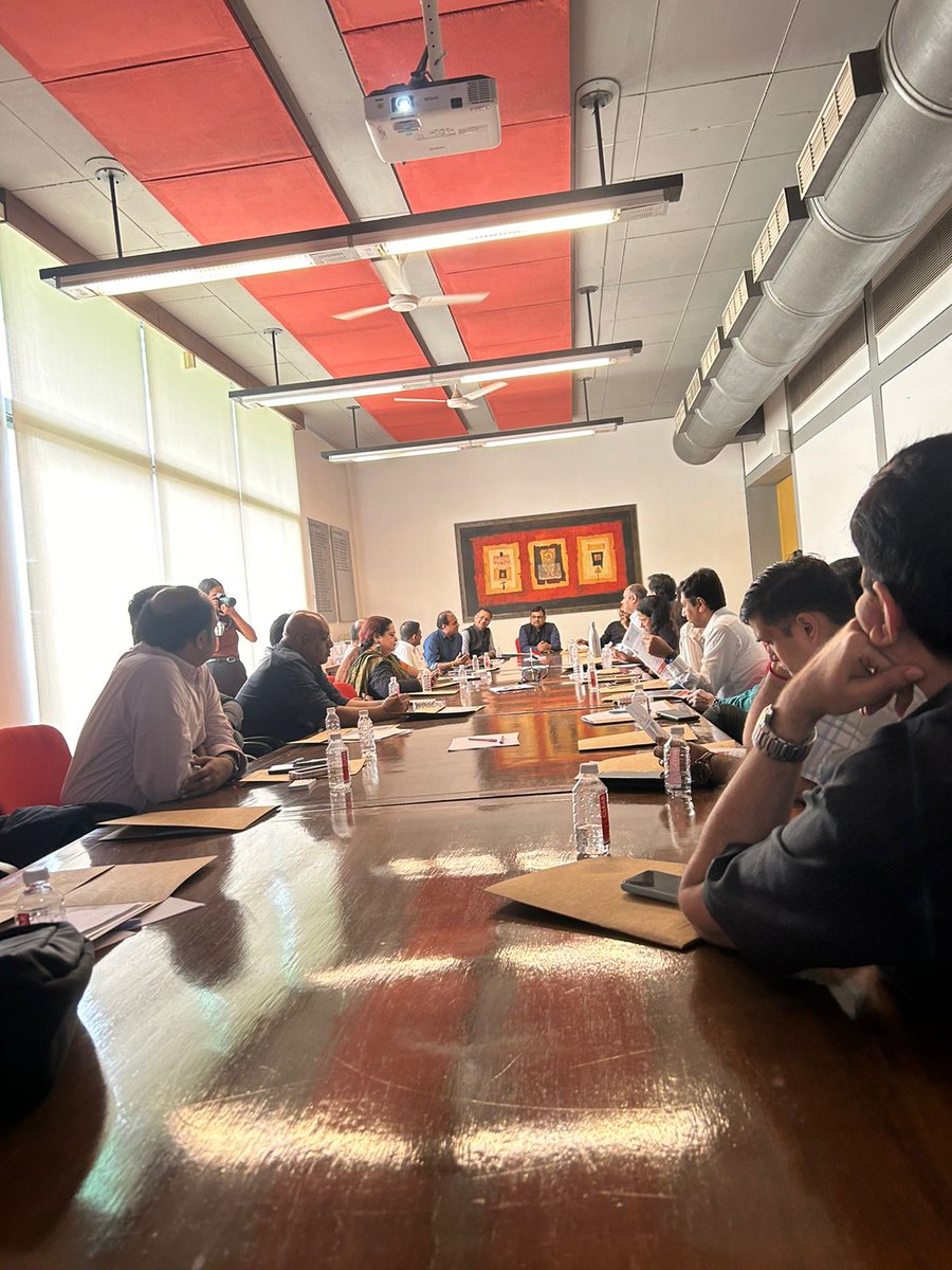 ReDi Socials' event explored AI's transformative role in media and marketing, emphasizing its ability to enhance product management and consumer engagement while maintaining human elements. #SocialMediaDay #AI #MarketingTips #rediroundtable