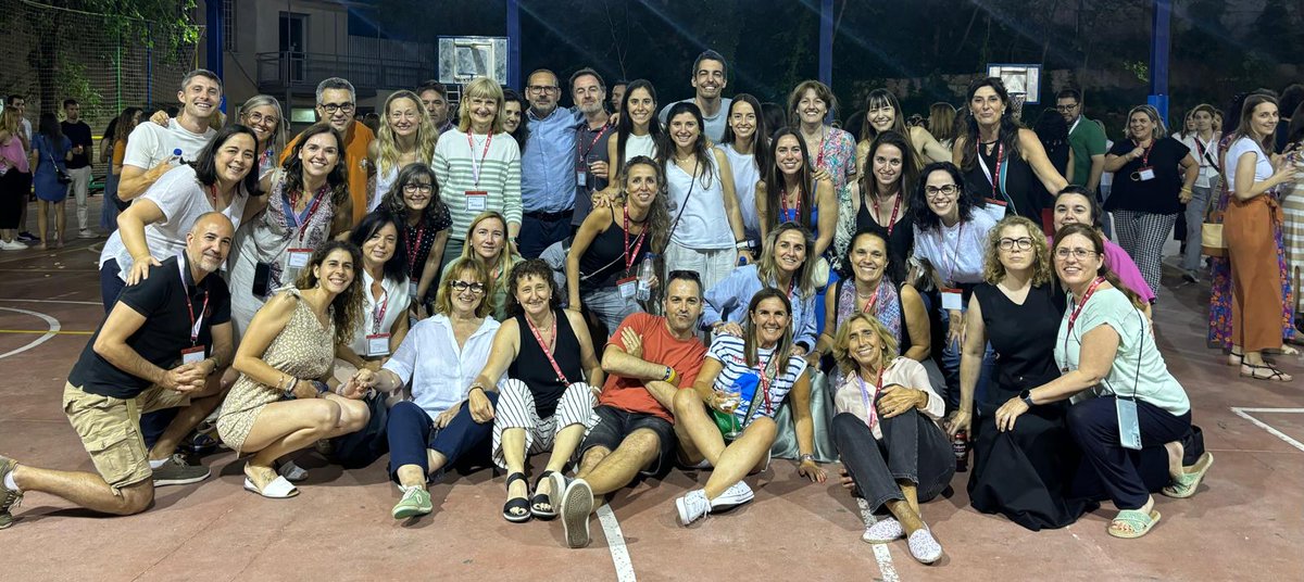 PadreDamianSSCC's tweet photo. El mayor tesoro de nuestro #colegiopadredamian es sin duda el #profesorado. ♥️ Estos días muchos disfrutan de la formación "Generando vínculos" en Madrid junto con otros #profesores de los #colegiossscc antes de un merecido descanso que ya se acerca. ¡Gracias por todo!👏 https://t.co/2FhN1jh6F3