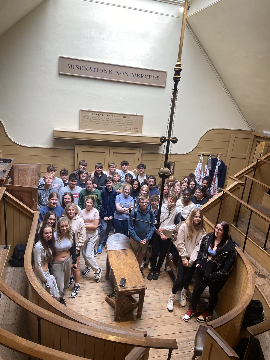 HumanitiesHHS's tweet photo. Just left the great @OldOpTheatre Fantastic guide and students ! https://t.co/GQPWBWJ01N