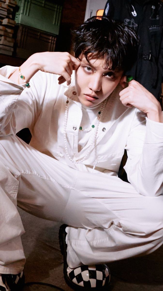btsraplinefb's tweet photo. MORE anniversary challenge!
Can we have 100 screenshots of you streaming MORE MV? (With tags)
MORE BY J-HOPE
#2YearsWithMORE
MORE YEARS WITH JHOPE
#CauseWeWantMORE_jhope
#jhope #ì ìŽí #JackInTheBox
(sorry for being late ) . https://t.co/rcTsGxQxDy
