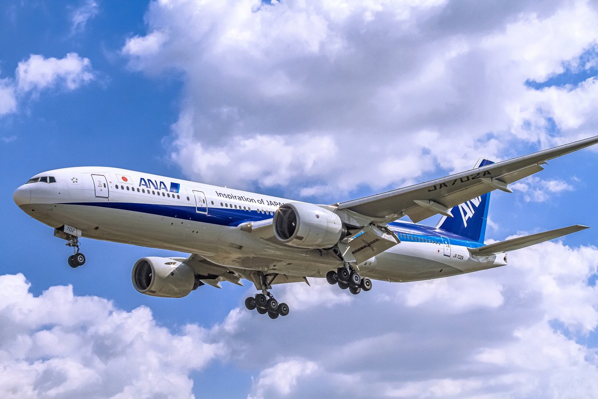 suu451JSDF's tweet photo. #702の日

#JA702A
#ANA 
#全日本空輸　
#伊丹空港　
#羽田空港 https://t.co/15ZhDHdChF