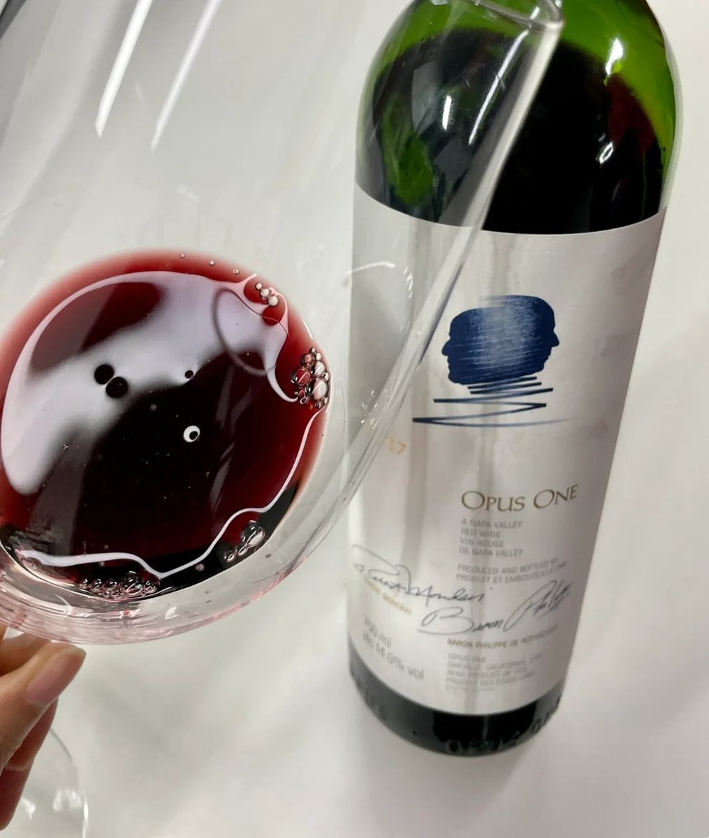 久しぶりに赤ワインを飲みました🍷
今回のオーパスワンは青味が強めなのを除けば、あとは美味しい!