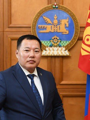 УИХ дахь Ардчилсан намын бүлгийн хурлын тойм хүргэе.

Бүлгийн даргын сонгуульд УИХ-ын гишүүн О.Цогтгэрэл, Н.Алтанхуяг, Д.Ганбат, Х.Баттулга нар нэрээ дэвшүүлэв.

Х.Баттулга нэр дэвшигч Н.Алтанхуягийг дэмжиж нэрээ татсан бол Д.Ганбат нэр дэвшигч О.Цогтгэрэлийг дэмжихээ илэрхийлж