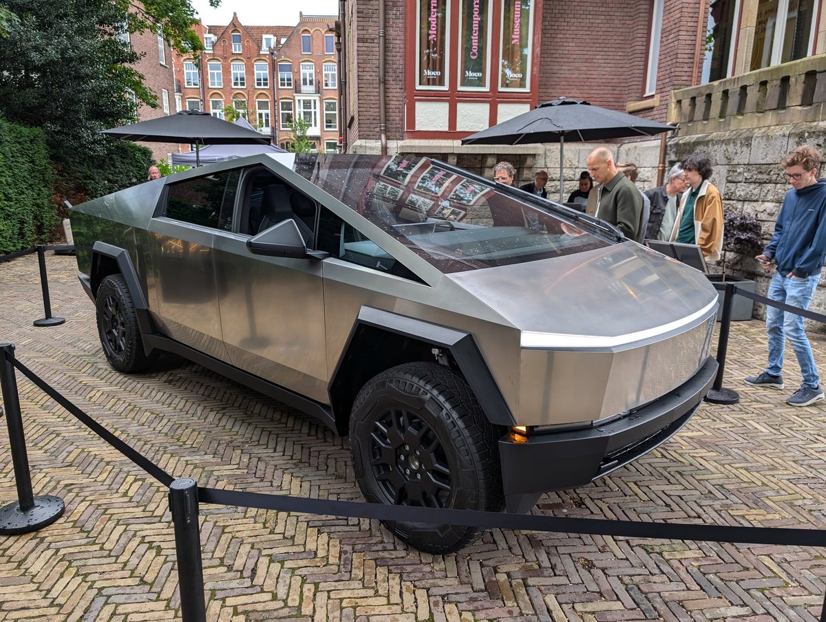 Joe van Burik (@joevanburik) on Twitter photo <a href="/jefferinc/">Jeffry Blas</a> <a href="/BNRautoshow/">BNR Autoshow</a> <a href="/ikbenechtben/">ben van der burg</a> Moest 'm natuurlijk even van dichtbij - en achter het stuur - meemaken. <a href="/jefferinc/">Jeffry Blas</a> <a href="/BNRautoshow/">BNR Autoshow</a> <a href="/ikbenechtben/">ben van der burg</a> Moest 'm natuurlijk even van dichtbij - en achter het stuur - meemaken.