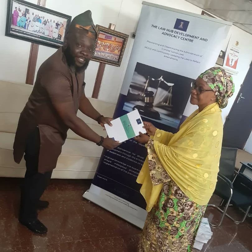 LawHub_DAC's tweet photo. 📜 Law Hub, with support from @macfound, provided Adamawa's criminal justice system with a new #PracticeDirection for the #ACJL.
On June 21, the finalised document was presented to the CJ, Hon. Justice Hapsat Abdulrahaman, & other key stakeholders.
#LegalReform
@FedMinOfJustice https://t.co/E7vYDWpkwM