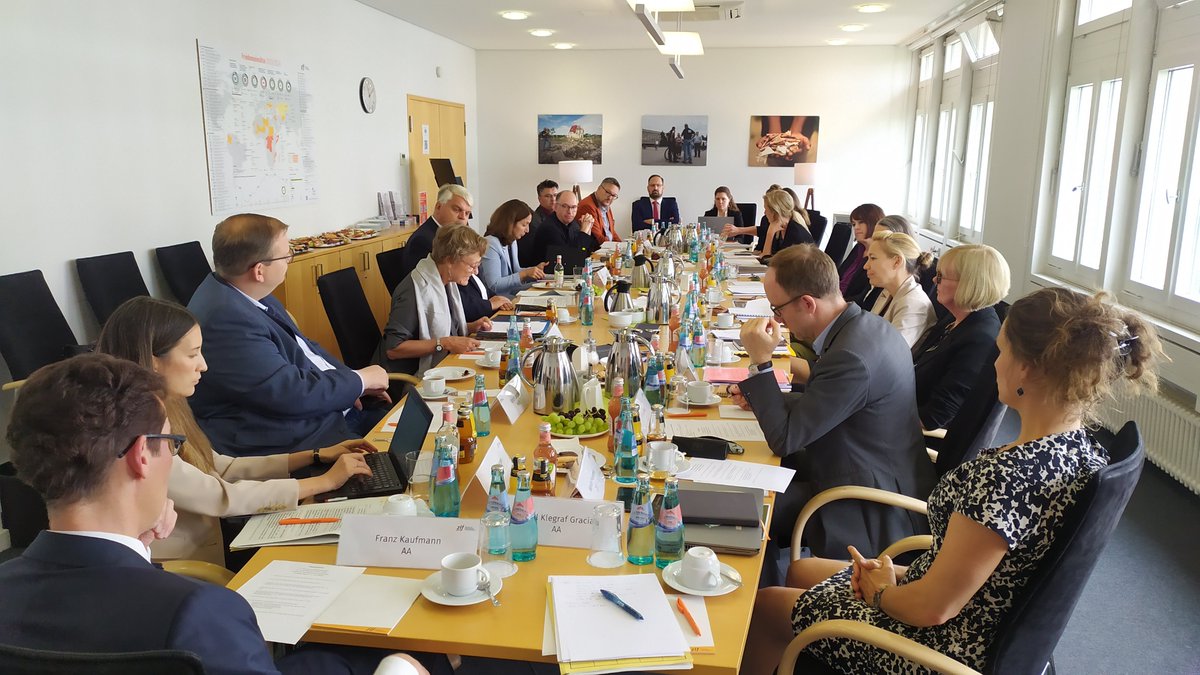 🇩🇪 GER on Peace & Humanitarian Action (@aa_stabilisiert) on Twitter photo Wichtiger Gremientermin für das ZIF: Danke für den vertrauensvollen Austausch bei der heutigen Aufsichtsrats-Sitzung und <a href="/GruebelMdb/">Markus Grübel MdB</a> für die Leitung der Sitzung. Wichtiger Gremientermin für das ZIF: Danke für den vertrauensvollen Austausch bei der heutigen Aufsichtsrats-Sitzung und <a href="/GruebelMdb/">Markus Grübel MdB</a> für die Leitung der Sitzung.