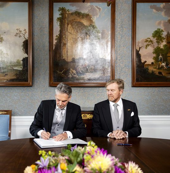 🇳🇱 Dick Schoof has been swarn in as the new Prime Minister of the Netherlands

🇳🇱 Дик Шуф ​​Нидерландының жаңа премьер-министрі ретінде ант берді