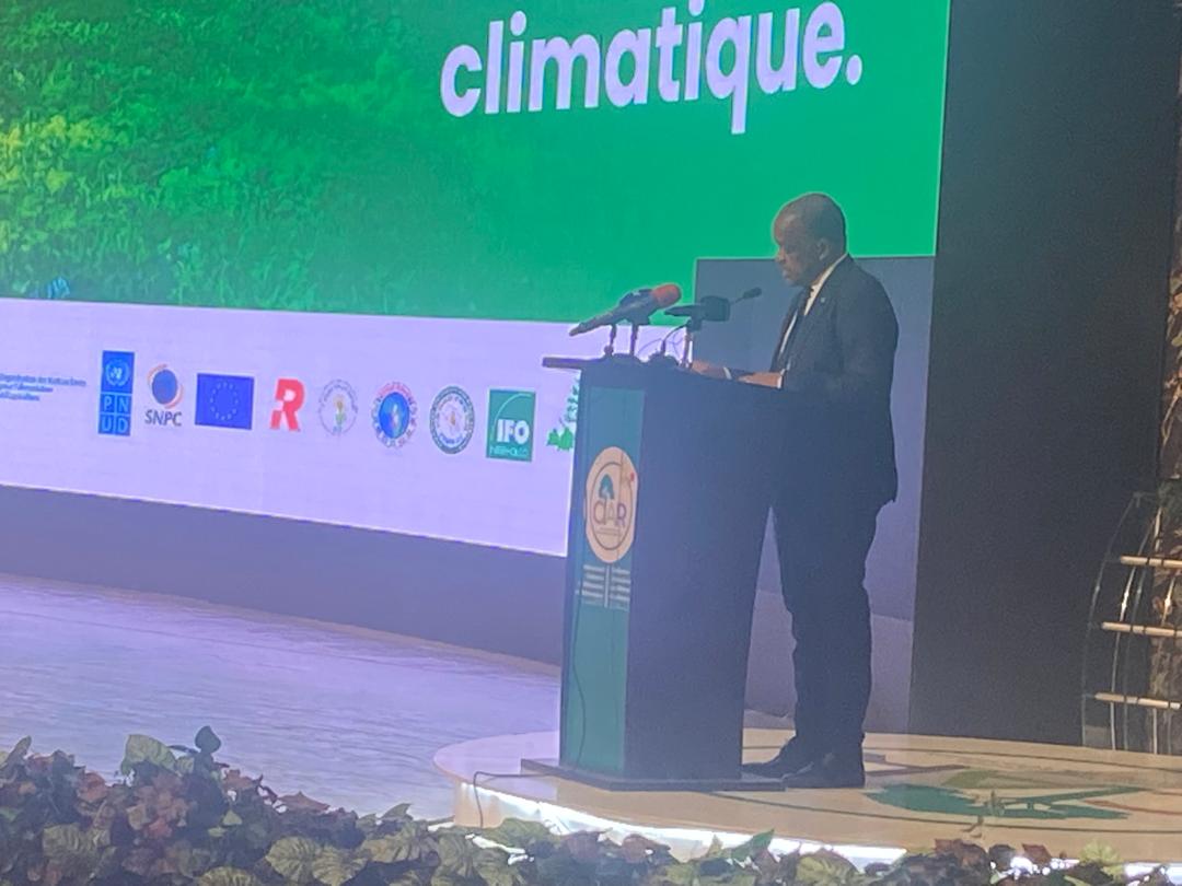PreforestProrep's tweet photo. "La FAO s'est engagée à soutenir l'agenda mondial de la restauration et à aider ses membres à atteindre leurs objectifs respectifs en matière de boisement, de #reboisement et d'#aménagement du territoire." -@athmanmravillo #CIAR2024 #CIAR2024 https://t.co/1AsRT2tSQK
