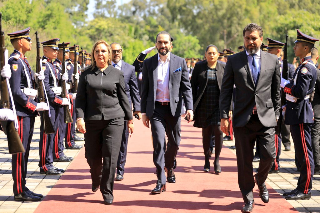 Diario El Salvador tweet media