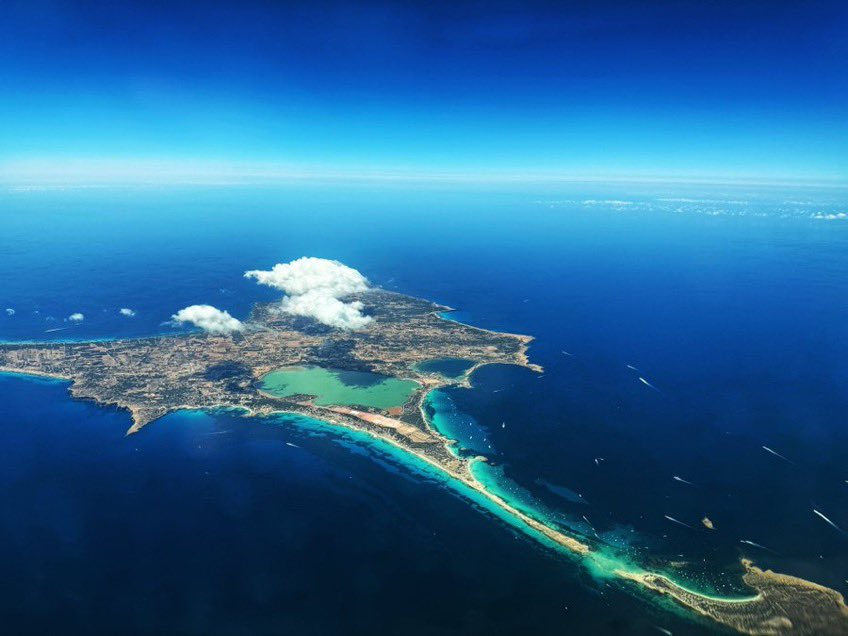 WeermanMichael's tweet photo. Kraakheldere condities boven  #Formentera 👌  Vanuit de cockpit via 📷Jordi Martin Garcia https://t.co/mcNe0dyjYE