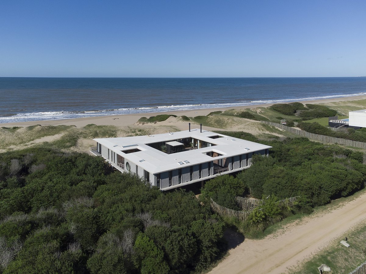 Big Fish House / Martin Gomez Arquitectos dlvr.it/T93T9c > khairulleon.tumblr