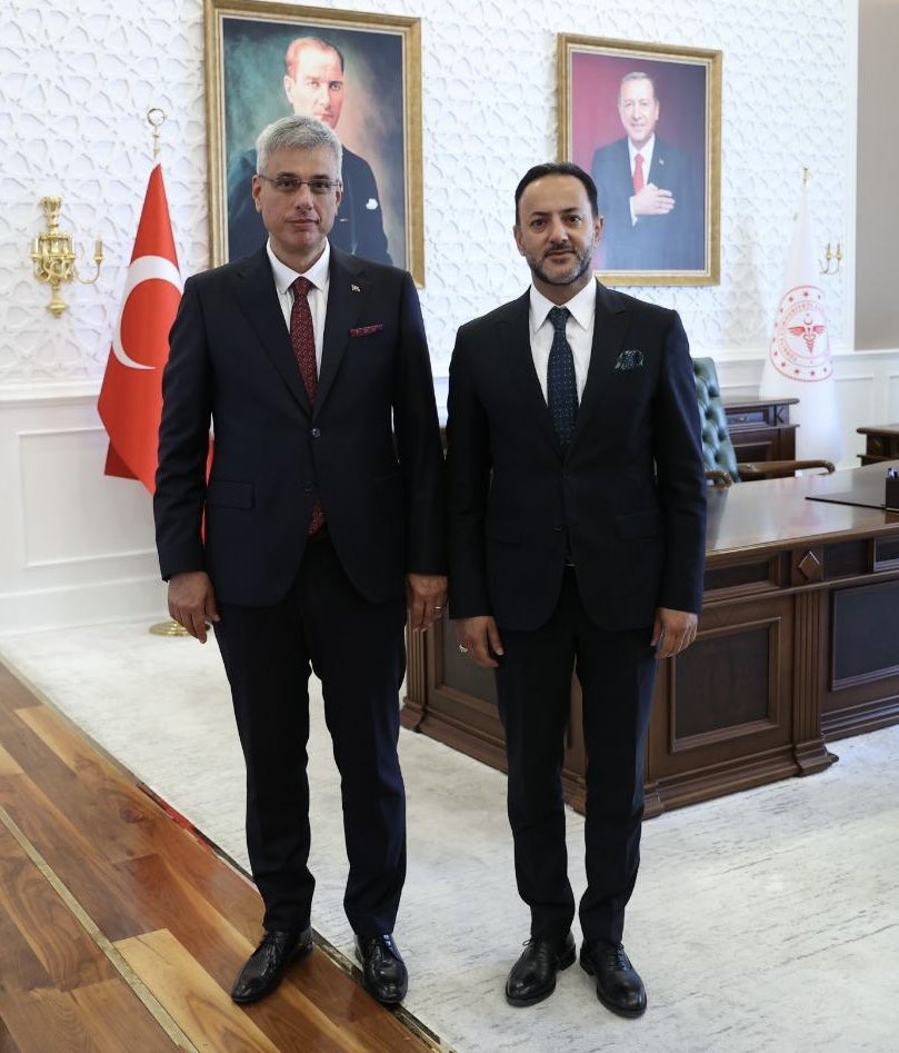 AzizAlperBiten's tweet photo. 📍https://t.co/7qY2uy8VHnğlık Bakanlığı  

Sağlık Bakanımız  Sn. Prof. Dr. Kemal Memişoğlu'nun ( @drmemisoglu) tecrübesiyle sağlık sistemine çok değerli katkılar sağlayacağına inanıyor, Bakanlık görevinin ülkemiz ve milletimiz için hayırlar getirmesini temenni ediyorum. https://t.co/O7WyrYYbbM