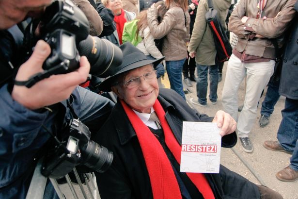 AurelMex's tweet photo. @MIRALLESMP #désistement @MIRALLESMP Vous occupez des fonctions que mon père Louis Mexandeau a occupé dans un gouvernement socialiste. En sa mémoire de militant et d'historien, je vous demande de vous désister pour @jlroumegas dont j'ai été la suppléante et qui saura porter nos valeurs. https://t.co/VroluzBURP
