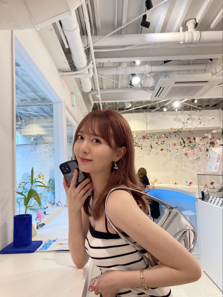 hhkktt5's tweet photo. ま◯かは欲求不満なのだろう、チラ見せなんかしちゃって
上をズリ下げて乳をさらけ出して、みんなで無理やりパコパコ
泣いて叫んでも、種付が済むまでみんなで回し続ける https://t.co/6nETw79zsI