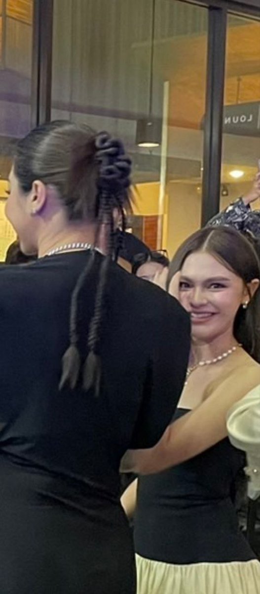 xbcvtr's tweet photo. Yoko 🥹
Faye 😊
Wan 🧍
Ize
Marissa 😄
Girly u're such a meme material here 😭😭😭😭
FAYEYOKO IZEZA 9STARSTUDIOS
#Uranus2324GalaPremiere
#URANUS2324 #ยูเรนัส2324 #FayeYoko #FayePeraya #YokoApasra #IzeZa #Izelands #MarissaLloyd #Maluv #BlankTheSeries https://t.co/bI4hMqPixc