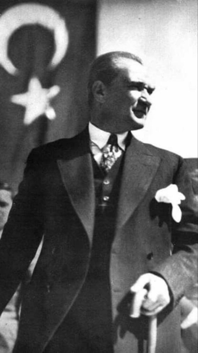 Bayrağı sevmeyen ölecekler. Ya etek ya kefen giyecekler...🇹🇷 #MKA #Turkiye #TurkiyeMüteciKampıdegil