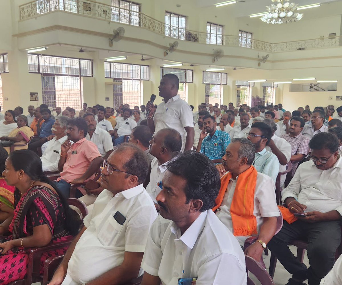 VanathiBJP's tweet photo. கரூர் பாராளுமன்ற தொகுதி @bjpkarurdt பாராளுமன்ற தேர்தல் ஆய்வுக் கூட்டத்தை தலைமையேற்று கடந்த தேர்தலில் செய்தவை குறித்தும் செய்ய வேண்டியவற்றைக் குறித்தும் நிர்வாகிகளிடம் கருத்துக்கள் கேட்டறிந்தேன். உடன் மாவட்டத் தலைவர் திரு செந்தில் நாதன் மற்றும் பொறுப்பாளர்கள் திரு சிவசுப்பிரமணியம், திரு கனகராஜ் ஆகியோர் இருந்தனர்.   
@BJP4TamilNadu