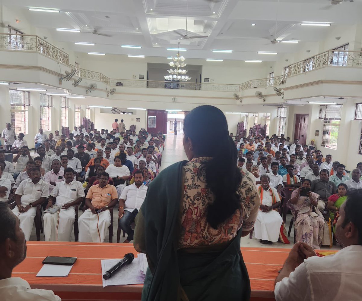 VanathiBJP's tweet photo. கரூர் பாராளுமன்ற தொகுதி @bjpkarurdt பாராளுமன்ற தேர்தல் ஆய்வுக் கூட்டத்தை தலைமையேற்று கடந்த தேர்தலில் செய்தவை குறித்தும் செய்ய வேண்டியவற்றைக் குறித்தும் நிர்வாகிகளிடம் கருத்துக்கள் கேட்டறிந்தேன். உடன் மாவட்டத் தலைவர் திரு செந்தில் நாதன் மற்றும் பொறுப்பாளர்கள் திரு சிவசுப்பிரமணியம், திரு கனகராஜ் ஆகியோர் இருந்தனர்.   
@BJP4TamilNadu