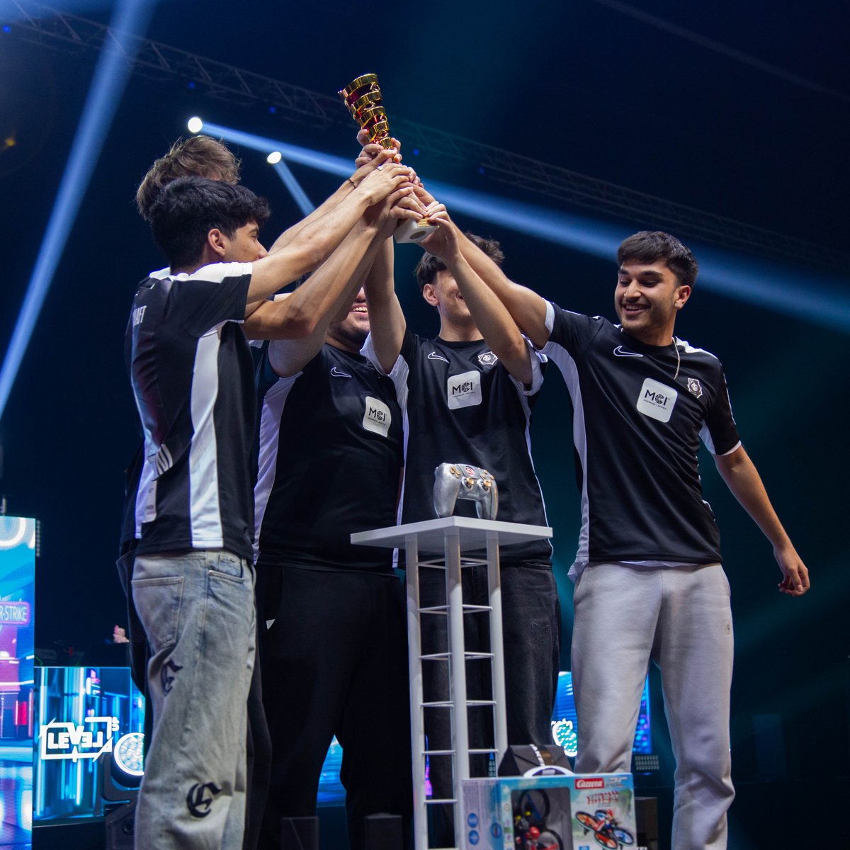 essl_games's tweet photo. Das große Finale der ESSL-Meisterschaft, powered by MCI, ist nun vorbei. Unsere Meister sind: Anbu Elite!

Wir gratulieren dem Team herzlich zu dieser Spitzenleistung!

Wir bedanken uns bei allen 400 Teilnehmer*innen am Turnier und bei allen Sponsoren für die tolle Zusammenarbeit https://t.co/ffSQ5kkHhu