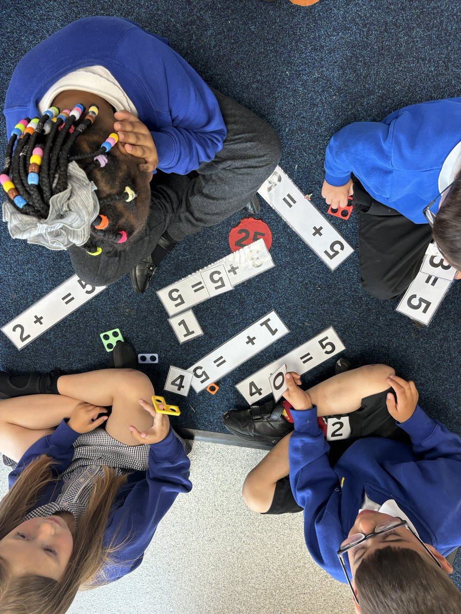 DeltaWillowsAc's tweet image. We have been recapping our number bonds to 5 using number sentences with missing parts 🧮 #MasteryMaths #NumberBonds