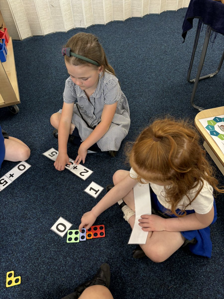 DeltaWillowsAc's tweet image. We have been recapping our number bonds to 5 using number sentences with missing parts 🧮 #MasteryMaths #NumberBonds