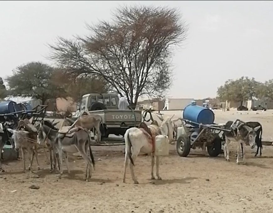 noeleeisaround's tweet photo. ⛔
I won't stop talking about the water problem until something is done about it

People sleep over for days trying to get water for their family's and kids,Despite the extreme salinity of the water, there is no other source of water here https://t.co/CZvWHD9U8D