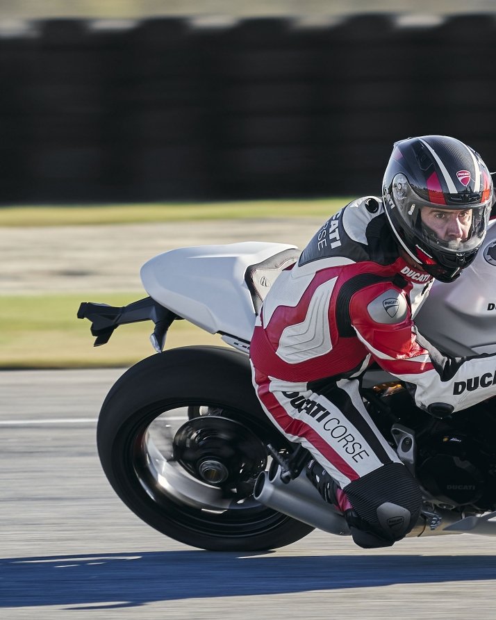 Ducati_India's tweet photo. Pick your ride: Ducati Red or Arctic White?

Unleash the power of sport with Supersport 950: https://t.co/veqdOlCwON
#DucatiIndia #DucatiSupersport950 #YourWayToSport https://t.co/xjHr2bVYhC