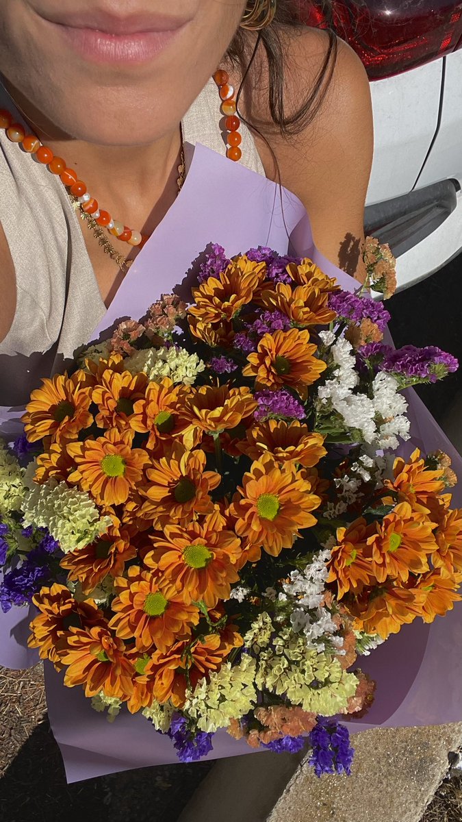 _martacarmona's tweet photo. dicen que el naranja les recuerda a mi🧡 son las mejores, sin ellas no hubiese logrado todo esto🥹 gracias gracias gracias🫶🏼 https://t.co/IL9S0Eo53f