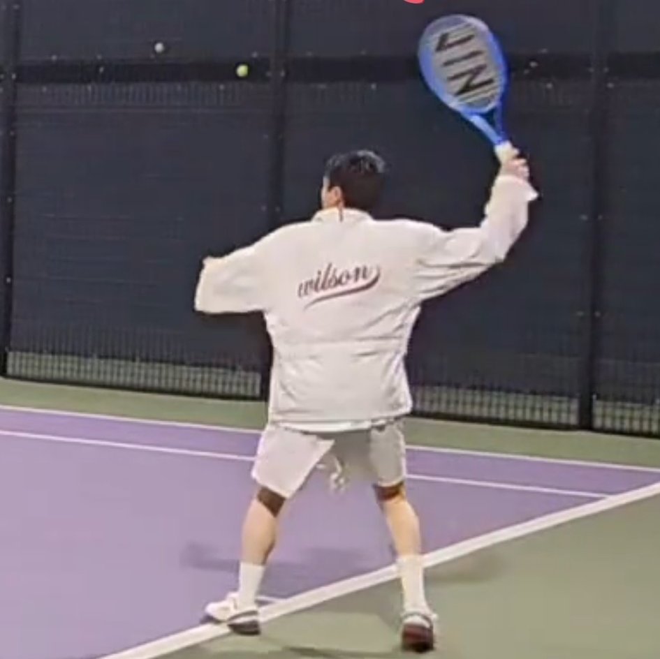 theJINPRlNT's tweet photo. NOOOO LOOK AT HIS TENNIS RACKET! 😭

TENNIS PRINCE JIN
#JIN #방탄소년단진 https://t.co/hSDzVcx1EK