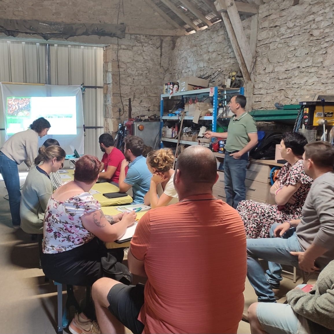 CapClimat's tweet photo. [#CapClimat Territoires - Lot/Aveyron] 🐐📍 

Votre #bâtiment est-il adapté aux fortes chaleurs ? 

L'occasion pour les éleveurs d'avoir les 1ers retours de #BATCOOL sur :
🐐 Recommandations nb de ch/m2
🌞 Intérêt de l'isolation des toitures
🌬 Ventilation naturelle https://t.co/doZvPLQ0RJ