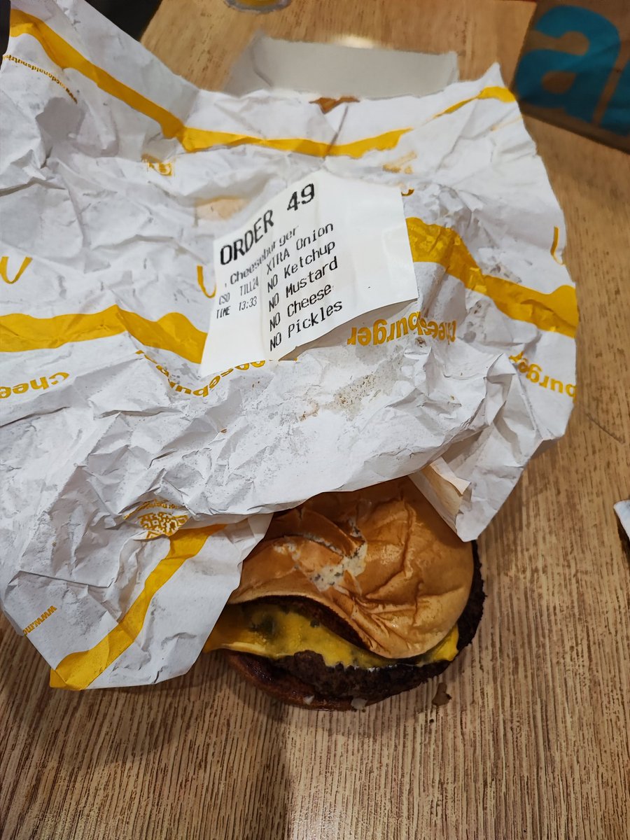 nobby_newbold's tweet photo. @McDonaldsUK no cheese 
That's the second time in a week. https://t.co/BpC7pIBDLs