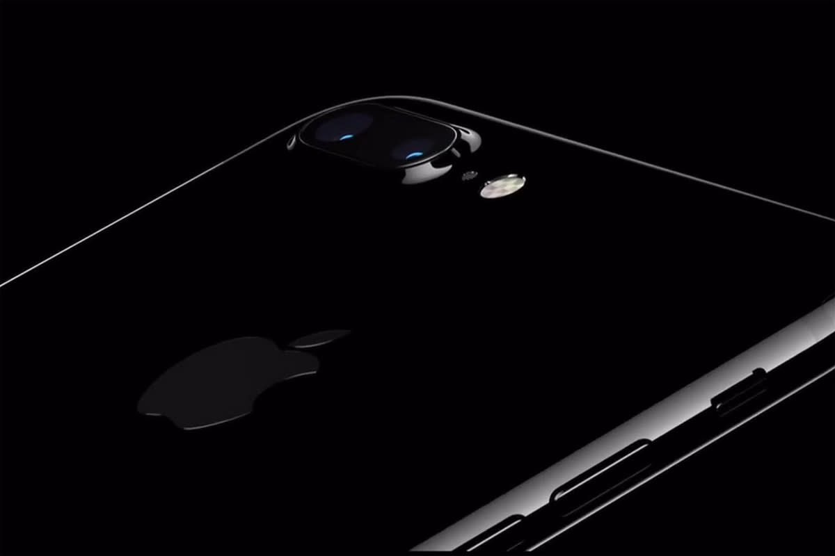 TailosiveTech's tweet photo. Doing a little research… can everyone who’s free reply with what phone they’re using and how long they’ve had it? 👇🏼 https://t.co/dgPOYl5Pa2