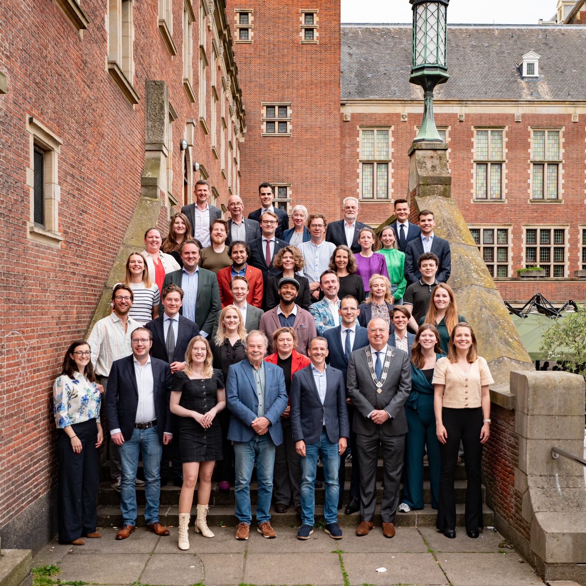 In Leiden hebben we onze eigen #bordesscene met <a href="/raadLeiden/">Gemeenteraad Leiden</a>