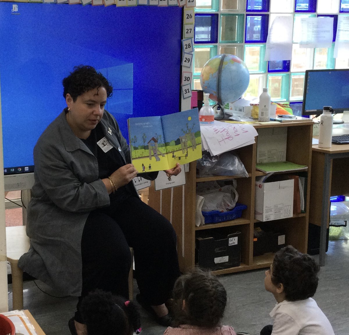 LarkHallPrimary's tweet photo. Nursery and Reception had a special visit from author Emmanuelle Smith who shared her wonderful book Park Life, all about Brockwell Park! #lheyfs #lhnursery #lhwaterloo #lhuecl #lhpscd #brockwellpark #parklife https://t.co/nX3ZbNMdbK
