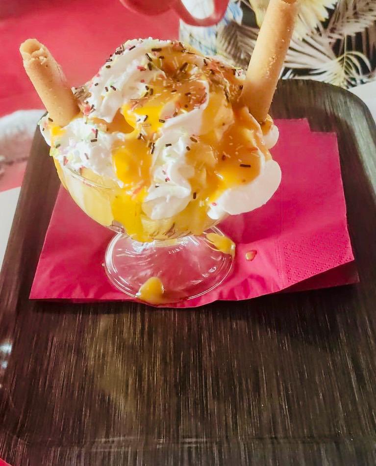 Il fait beau &amp; il fait chaud ☀️
Alors rien de tel qu'une délicieuse coupe de glace comme aux restaurant pour se rafraîchir et se faire plaisir ! 🍨✨
#bienviellir #glaces #ete2024 
<a href="/senioriales/">Senioriales</a>