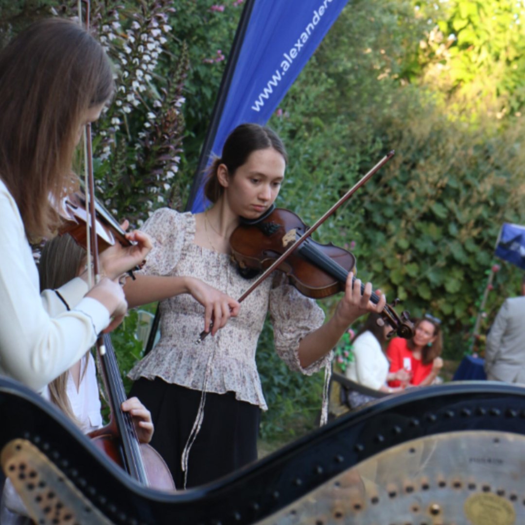 QASCaversham's tweet photo. 🎶 4 of our talented musicians had the honour of supporting the Alexander Devine Charity's Summer Garden Party on Friday evening. The celebration took place in the exclusive Moat Garden at the heart of Windsor Castle!

#QASKindHearts #QASMusic https://t.co/GTMcHvTgFR