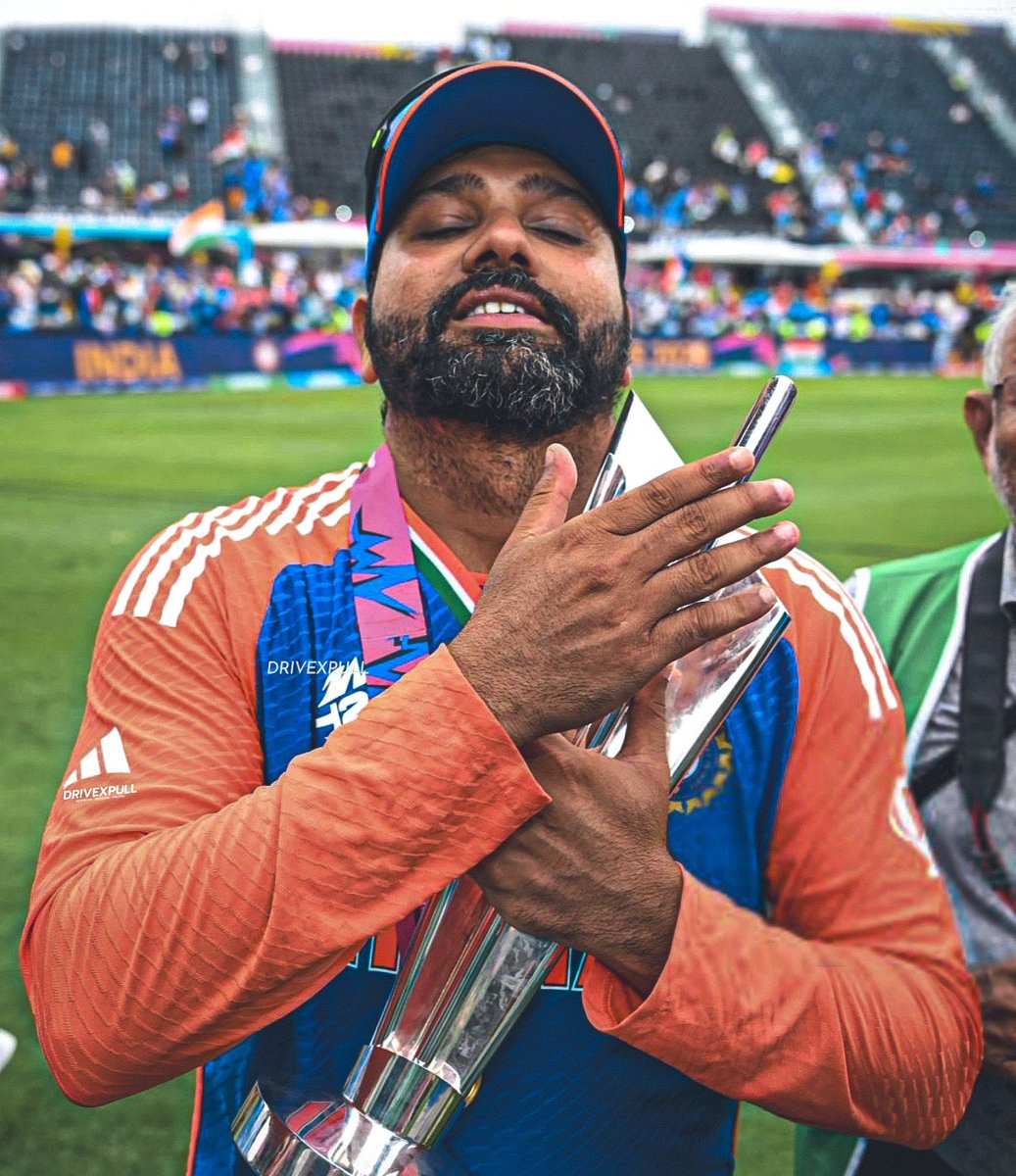 SPORTYVISHAL's tweet photo. 🚨🔴🚨

Rohit Sharma – The only cricketer in the history of cricket to win the T20 World Cup as both a player and captain. https://t.co/EG7soQVpEV