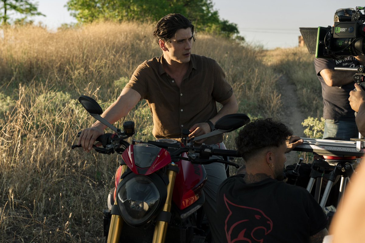 ZebraEs's tweet image. 🎬 ¡El rodaje de la 2ª temporada de #MementoMori ha comenzado! 🎬 

Adaptando la obra de César Pérez Gellida, veremos a Yon González, Francisco Ortiz y más en este emocionante thriller policíaco. 

Pronto en @PrimeVideoES. ¡No te lo pierdas!

#CineEspañol #PrimeVideo #Rodaje