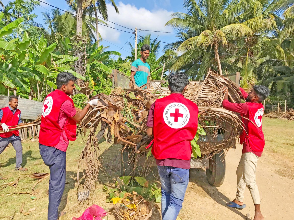 SLRedCrossMul's tweet photo. As part of the SLRCS's humanitarian services, our volunteers completed cleaning the exterior of the historically significant Oddusuddan Shivan Temple in preparation for the upcoming festival.
We sincerely appreciate your steadfast commitment to volunteerism
#itsaboutservingpeople https://t.co/Jyp21DY2dJ