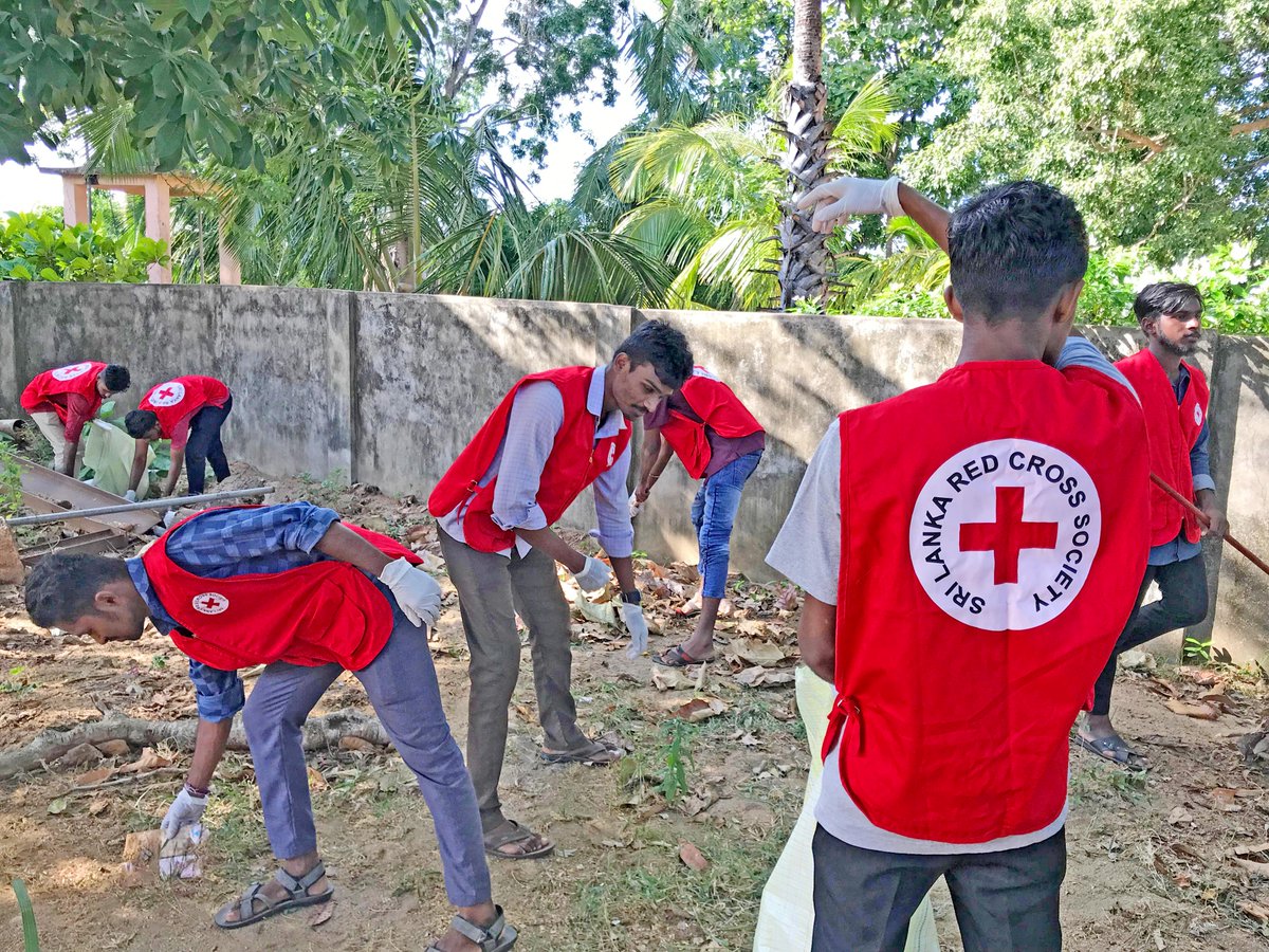 SLRedCrossMul's tweet photo. As part of the SLRCS's humanitarian services, our volunteers completed cleaning the exterior of the historically significant Oddusuddan Shivan Temple in preparation for the upcoming festival.
We sincerely appreciate your steadfast commitment to volunteerism
#itsaboutservingpeople https://t.co/Jyp21DY2dJ