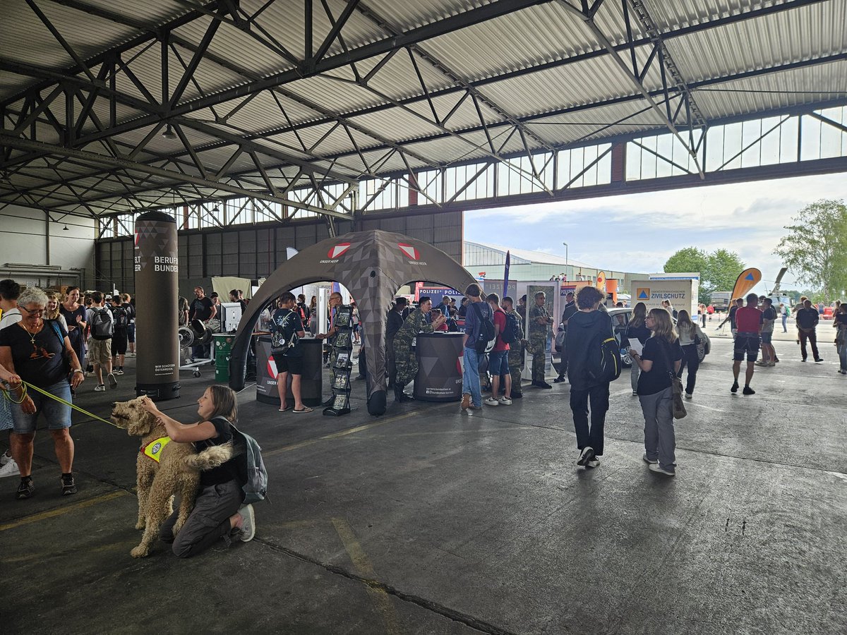1968Ger's tweet image. Landessicheheitstag 2: Unter dem Motto "Sei der erste Helfer in Notsituationen-sei dein eigener Held" informieren die Einsatz- und Sicherheitsorganisationen rund 500 Schülerinnen und Schüler über das Ehrenamt und ihre Aufgaben. #Bundesheer