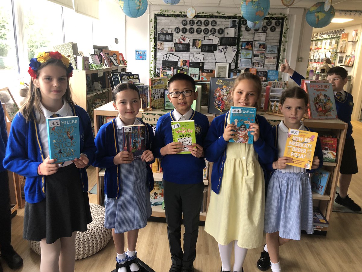 HolySpiritWA9's tweet photo. #Year4 love visiting the school library! Today we chose our favourite 5 books. #readingforplesure https://t.co/B56lWNM33M