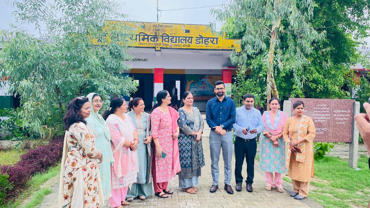 CdoBareilly's tweet photo. ऑप्टेशिया फाउंडेशन की महत्वाकांक्षी परियोजना “सपनों की पाठशाला” का उ०प्रा० विद्यालय डोहरा में मुख्य अतिथि के रूप में शुभारंभ किया I परियोजना की शुरुआत 50 स्कूलों से की गई है जिसका उद्देश्य ग्रामीण/शहरी इलाकों के छात्रों को गुणवत्ता युक्त शिक्षा प्रदान करना है। @basicshiksha_up https://t.co/V2PUYhCTys
