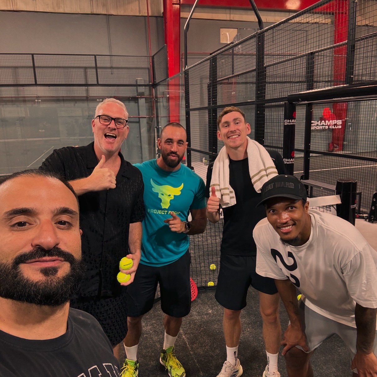 Great to meet <a href="/jgarnerr96/">James Garner</a> and <a href="/GbaminJean/">Jean-Philippe Gbamin</a> today 
I played the role of the World’s Largest Ballboy as my Paddle Game was shocking 
Thanks to <a href="/krisfade/">KRIS FADE</a> and @coachnic_ for organising 
#utft #everton #toffees #coyb